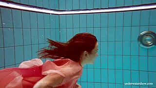 Hot Deniska Underwater!