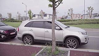 The female secretary provides hospitality in the hospital.