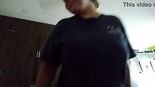 HERMANASTRA DE 18 AÑOS PIDE ROPA Y A CAMBIO PIDE QUE LE LLENEN EL CULO DE LECHE!