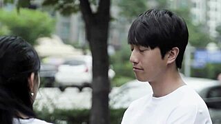 The female secretary provides hospitality in the hospital.