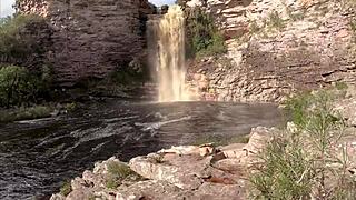 Fui fazer a trilha do legendarios montanha errei o caminho encontrei uma morena gostosa e soquei o pau na buceta dela completo no sheer red