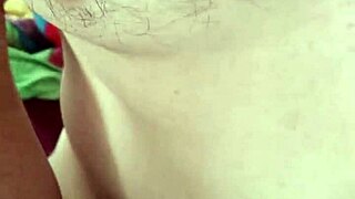 Polvito Mañanero En La Cama Con Cerca De Su Culo