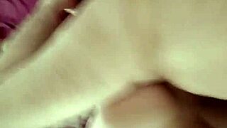 Polvito Mañanero En La Cama Con Cerca De Su Culo