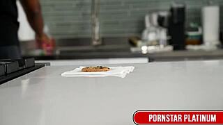 blonde leya falcon gets fucked hard by muscular bodybuilder