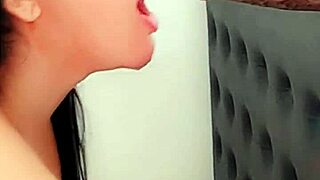 Novinha Treinando Garganta Profunda Para Fazer No Namoradinho Do Colegio