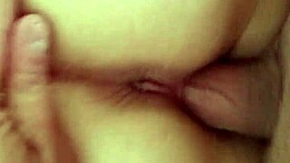 Polvito Mañanero En La Cama Con Cerca De Su Culo