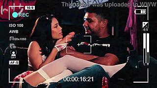 the yung girl wil make u cum with toyz