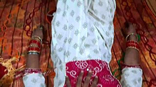 Indian hot nokrani ki chudai malkin ke jane ke bad