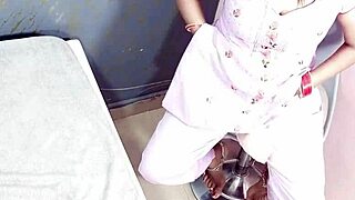 Dost Ki Ammi Ko Choda Cumshot On Big Boobs