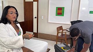 Technician Took Me With 23Cm In Motel