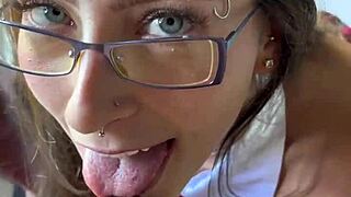 Amiga da faculdade mamando e tomando de quatro