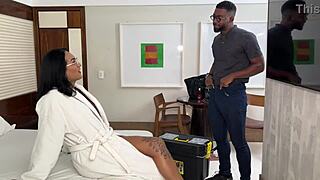 Technician Took Me With 23Cm In Motel