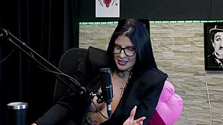 Safada Faz Stripper Mostra Os Peitos E A Buceta Após Dizer Que Engole E Brinca Com O Gozo - Leticia Braga Watch On Sheer Red