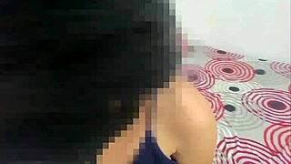 Dlaca de tatas pequeñas y pezones inchados es follada por el pervertido de su padrastro