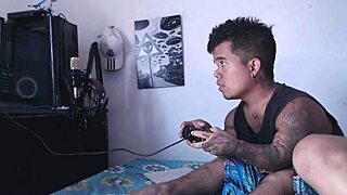 while the dwarf plays video games the horny stepsister arrives to play with his penis