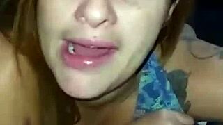 aqui nao tem beijinho de bom dia eu acordo ele com uma chupada bem gostosa no pau