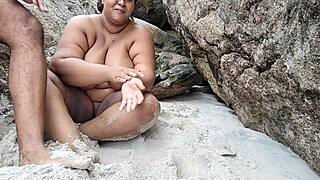 me exibindo na praia de abricó nudismo fiquei pelada e todo mundo olhando