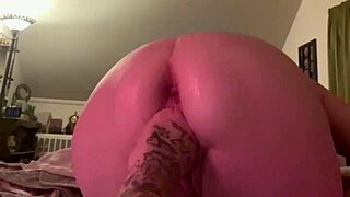 Watch the fisting queen squirt as I pull my hand from her pussy?