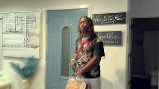 Delivery guy in sticky situation 😅