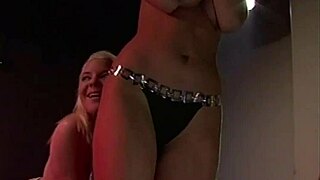 blondes kissing and licking wet pussies at the club 😘💋