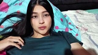 Damn, how so delicious it feels when this toy licks my pussy - Xvideos Red