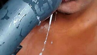 Miss Aquaruim Bave Et Se Jaille In Intense Masturbation!