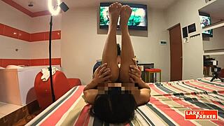 Room casting 8 perla se deja chupar el ano con las piernas bien abiertas y le meto la lengua hasta el fondo