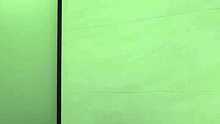 TING XUAN SHOWS OFF BEAUTIFUL LEGS IN UNDERWEAR