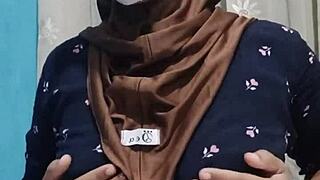 Mahasiswi Hijab Cantik Masturbasi Ketika Rumah Sedang Sepi