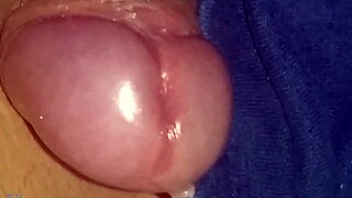 glande baboso pensando en ti mientras se masturba solo