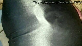 पति करीना और लुकास के डबल सबसे बड़े कम शावर को साफ करता