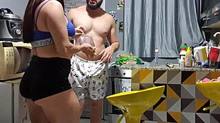 Vizinho Me Pegou Na Cozinha