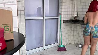 damn this big ass maid rebolou her huge bunda for me on cam!