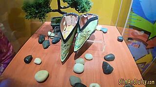 blonde bubblebutt teen tempts with face ride and cock bounce