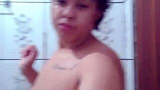 Puta shows off her wet juicy pussy under shower, sensualizing hot for dick in that fiery ninfeta body