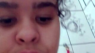 Puta shows off her wet juicy pussy under shower, sensualizing hot for dick in that fiery ninfeta body