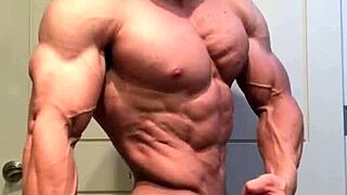 Throwback to peak physique before 2018 Arnold Classic amateur