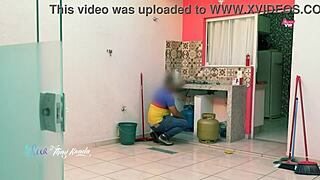 HOT WIFE THAYS KASADA FLASHES BIG TITS POST-SHOWER TO DELIVERY GUY