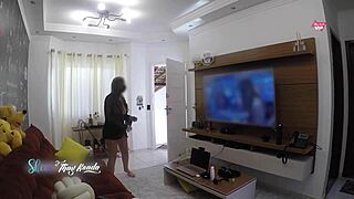 HOT WIFE THAYS KASADA FLASHES BIG TITS POST-SHOWER TO DELIVERY GUY