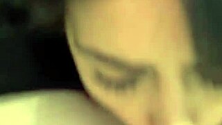 Pieni latinalainen tyttöystävä lähettää alaston kiusoituksia kovaan pov nussintaan