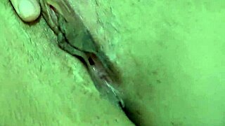 ei vizinho, olha como você encheu minha buceta de porra gostosa