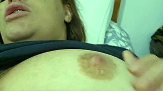 ei vizinho, olha como você encheu minha buceta de porra gostosa