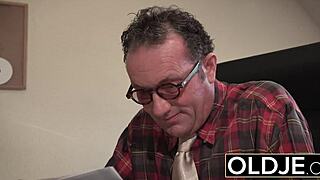 i fuck bubble butt teen beauty in job interview