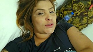 ei vizinho, olha como você encheu minha buceta de porra gostosa