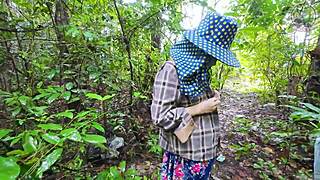 Thai girl strolls forest path, pauses for rough outdoor fuck with boyfriend before mushroom hunt in 4k