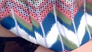 na varanda chupando pau e abrindo a buceta pro cara