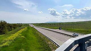 Good samaritan scores wild public parking quickie on throbbing big cock 😈🚗💦