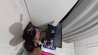 Housewife pays technician with her big ass while husband is away at work