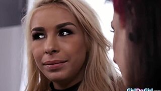 joanna angel's like gotta lick that gf pussy now... mmm shaved n wet!! 😜👅