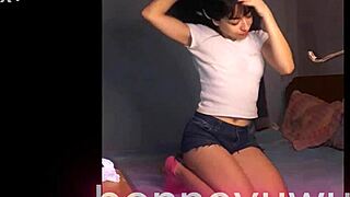 bonneyuwu argentina teen puta rams transparent dildo on bed